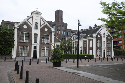 909734 Gezicht op het Sterrenbos te Utrecht, met de gebouwen van de Liefdadige Vereeniging van de Heilige Joseph aan de ...
